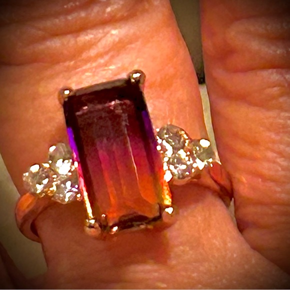 Estate and Vintage /Heirloom:           Elegant Gold and Purple Ring - Picture 2 of 2